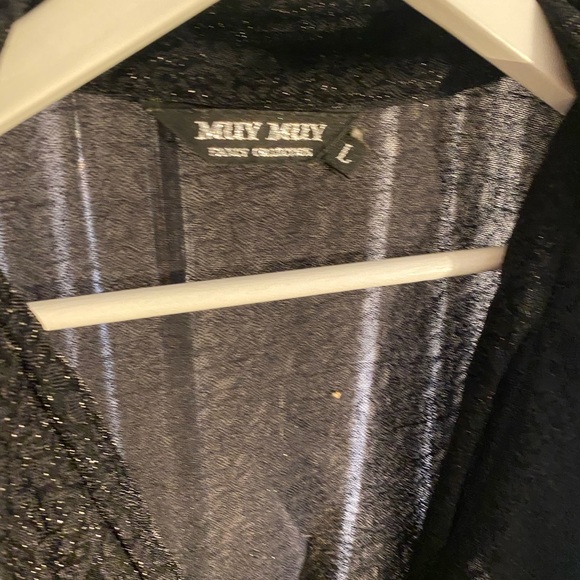 Beautiful and unique shinny glittery top with leopard 🐆 motif - Picture 5 of 5